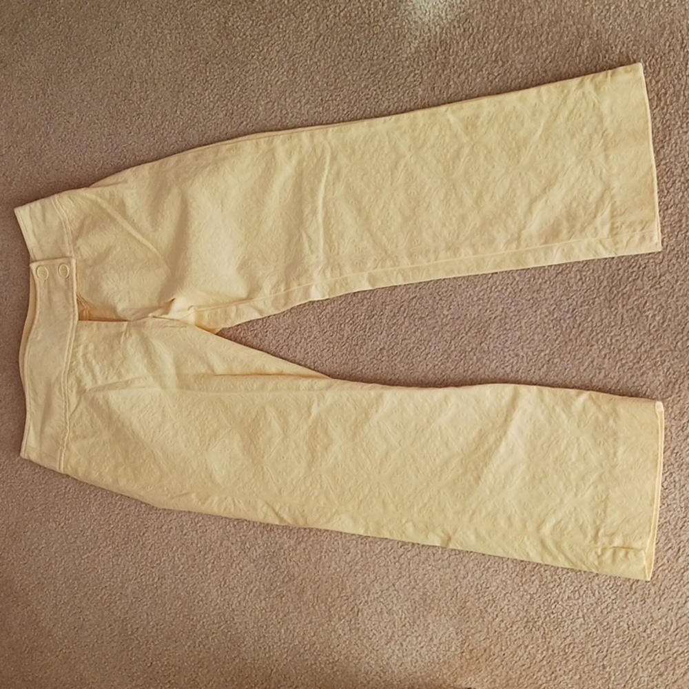 Vintage lightweight"textured Capri" sz 0,  lemon  floral embossed,(store Cache)